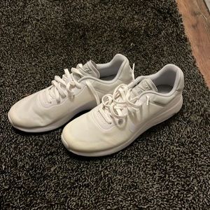 Men’s Nike size 10.5 tennis shoes